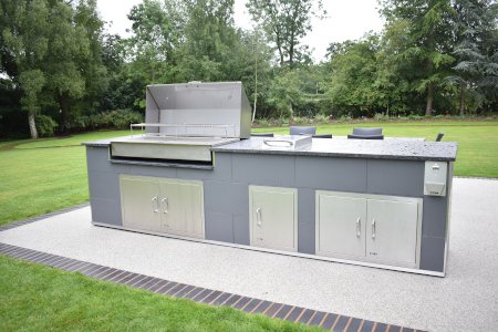 Que Fresco stainless steel BBQ grill in an outdoor kitchen